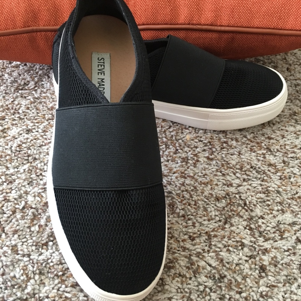 Steve Madden  slip on sneakers